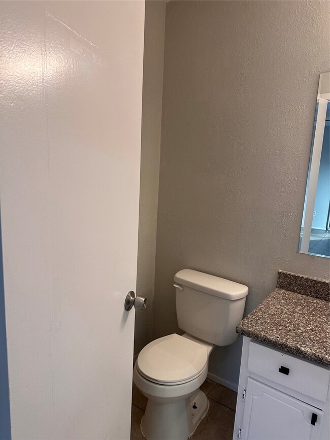 Building Photo - 5665 Birchmont Dr