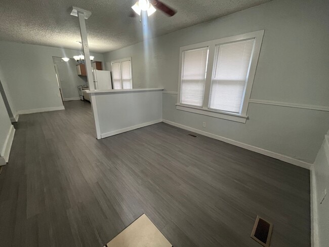 Building Photo - 843 S Holyoke St