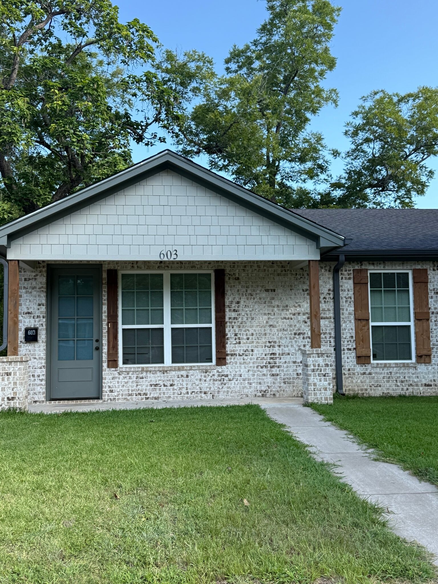 Building Photo - 603 Nacogdoches St