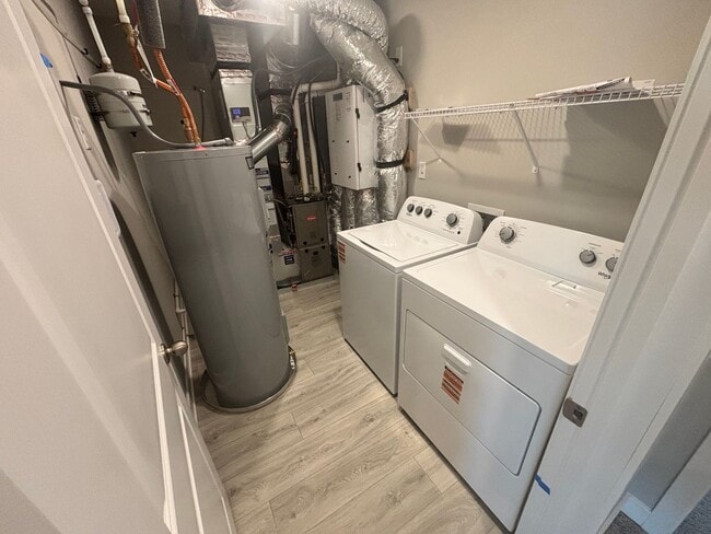 Building Photo - Beautiful Newer 3Br Woodbury Townhome