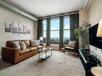 Building Photo - 1211 W 9th St