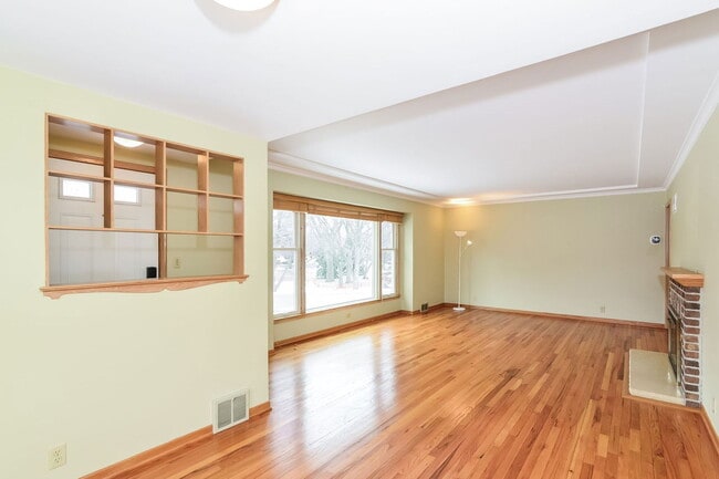 Building Photo - 2420 Sumter Ave S