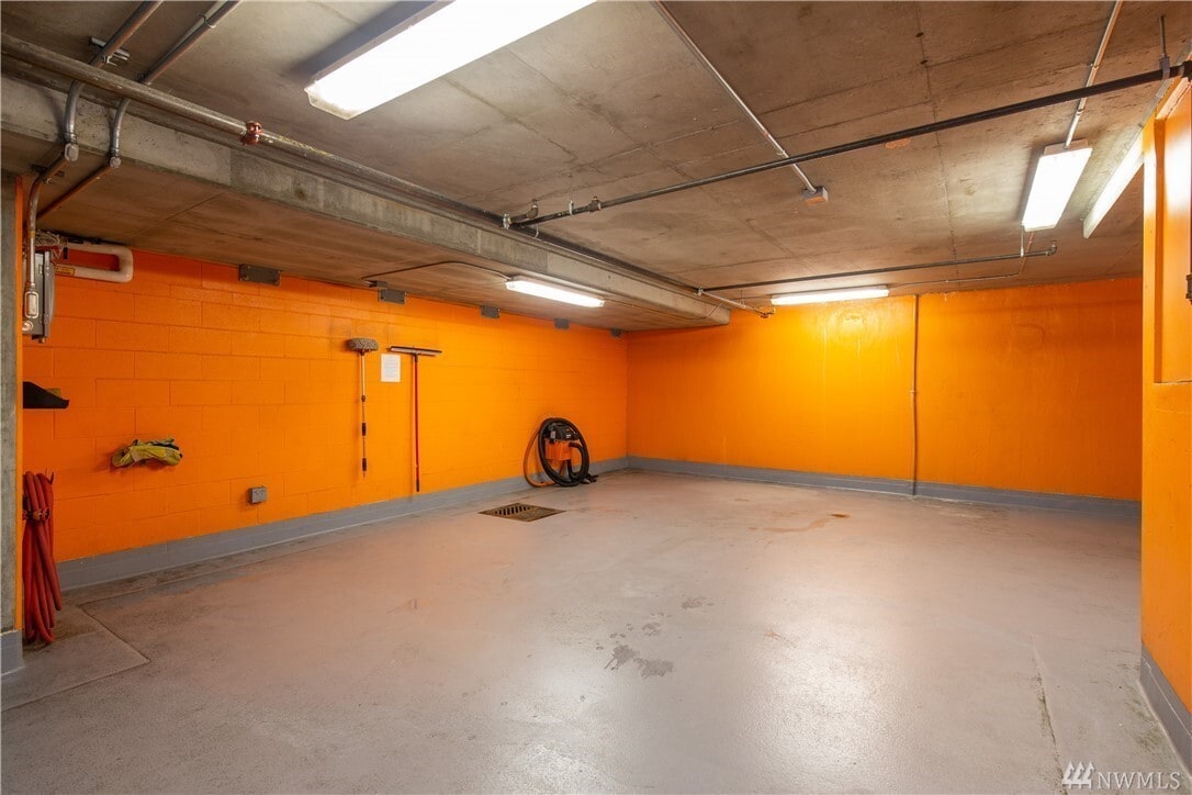 Car Wash Bay - 501 Roy St