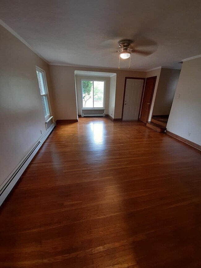 Building Photo - 461 W 3rd St