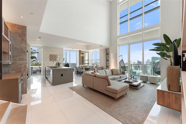 Building Photo - 950 Brickell Bay Dr