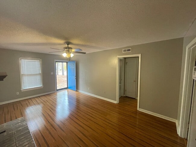 Building Photo - 3317 Christopher Dr NW