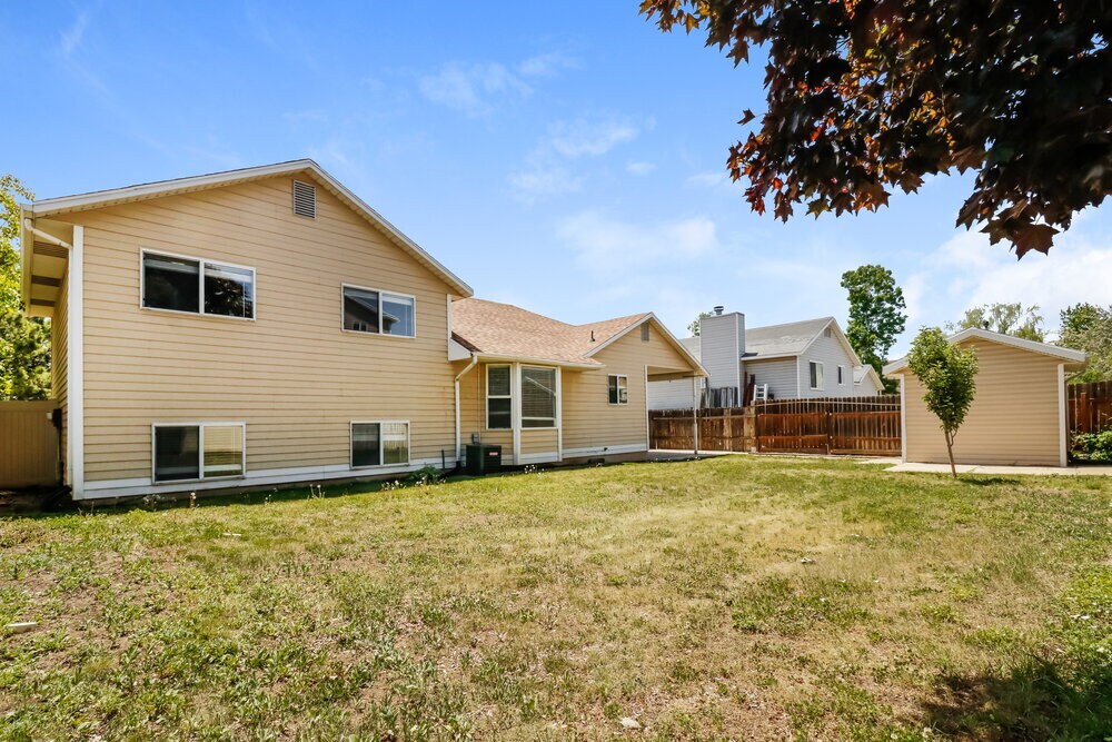 Building Photo - 1179 E 2350 N