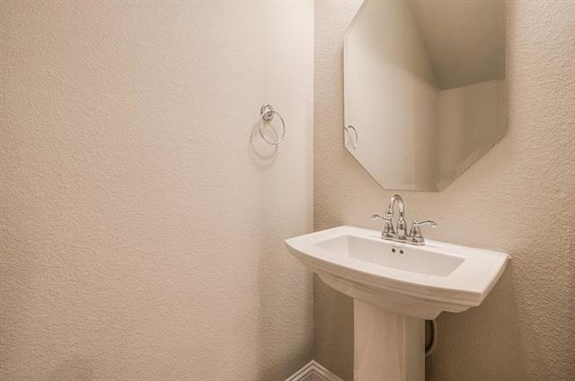 Building Photo - 4720 Piedras Lanzar Dr