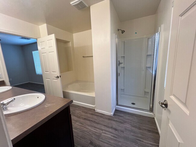 Building Photo - 4137 E Shadow Branch Dr
