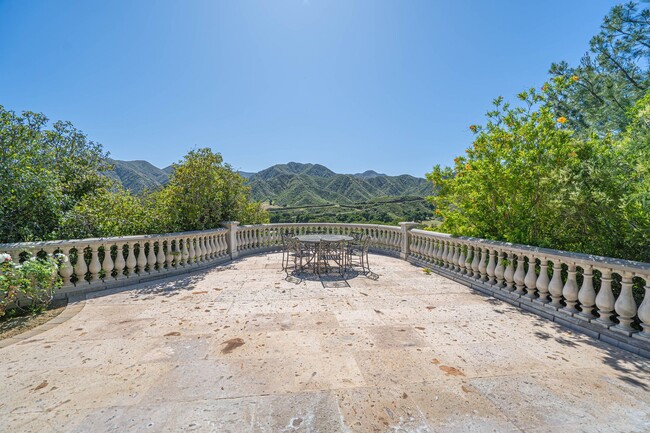 Building Photo - Private 5 Bedroom Estate for Rent in Santa...