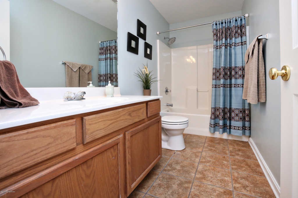 Second Floor Bathroom - 9219 Eminence Ct