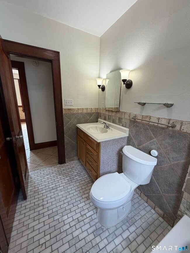 Building Photo - 306 Judson Pl