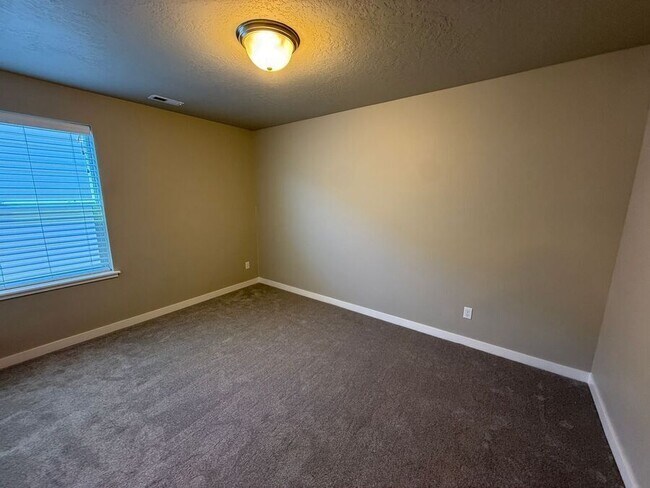 Building Photo - 2839 E Apricot Dr