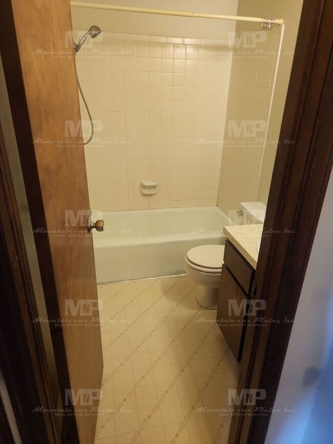 Building Photo - 1624 Azalea Dr