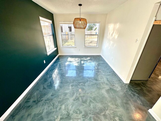 Building Photo - A Stunning 3-Bedroom 2.5-Bath 2 Storey Hom...