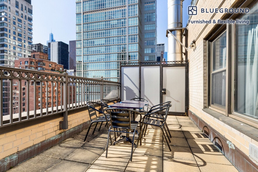 Building Photo - 320 E 52nd St