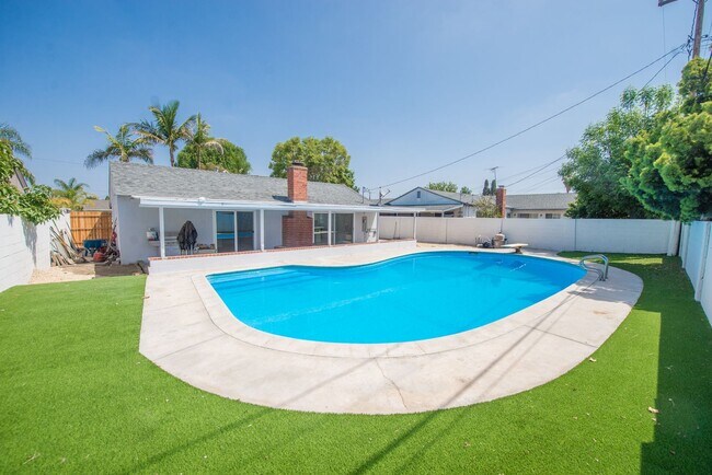 Building Photo - Completely Remodeld W/ Swimming Pool!