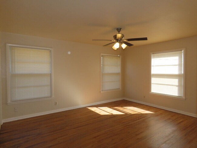Building Photo - Newly Remodeled 3 Bedroom-1.5 Bath Home!