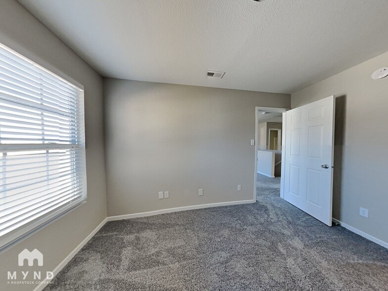 Building Photo - 3117 W Meadowbend Dr