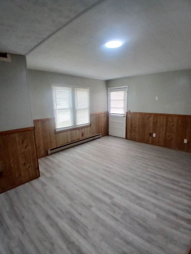 Building Photo - Completely Renovated 3 Bedroom, 2 Full Bathrooms! Front Porch & Detached Garage! 2 Living Rooms!