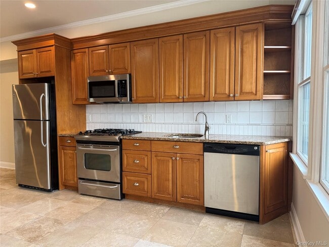 Building Photo - 123 Main St