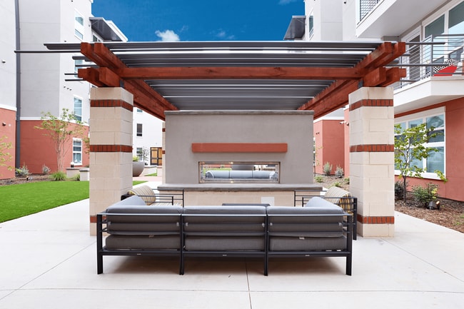 Building Photo - 1001 S Center St