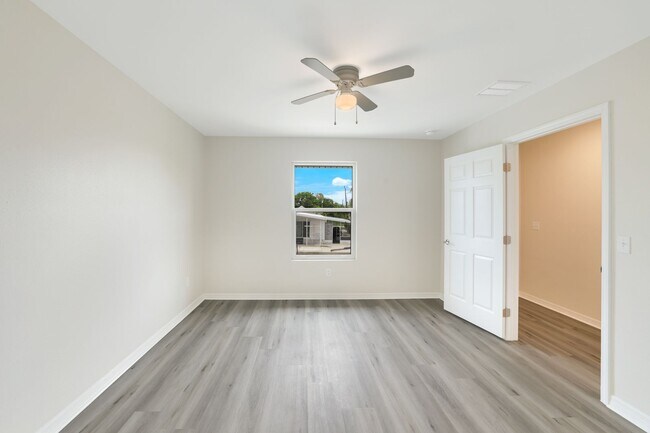Building Photo - Goodland