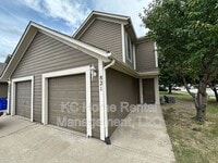 Building Photo - 821 N Evergreen St