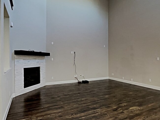 Building Photo - 1004 Indian Grass Ln