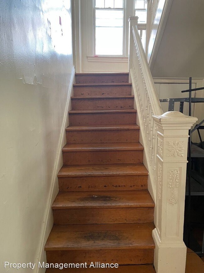 Building Photo - 6 br, 2.5 bath House - 728 Westcott Street