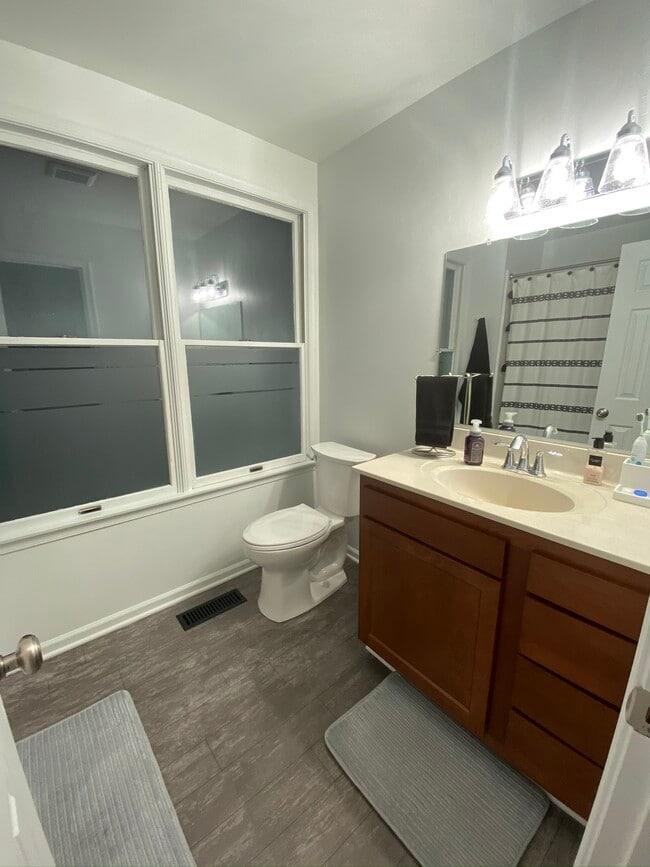 Building Photo - 313 Harper Dr