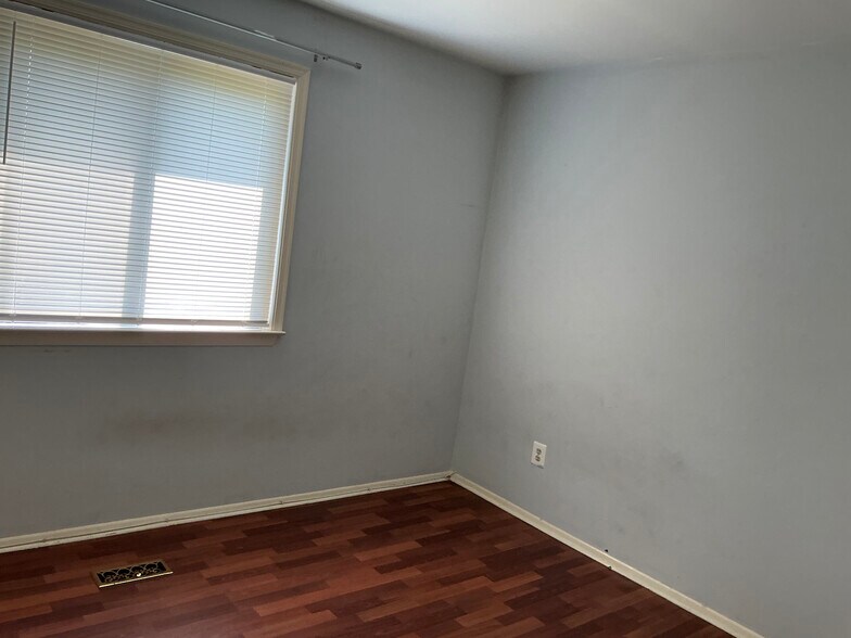 Bedroom 2 - 403 Stockton Ct