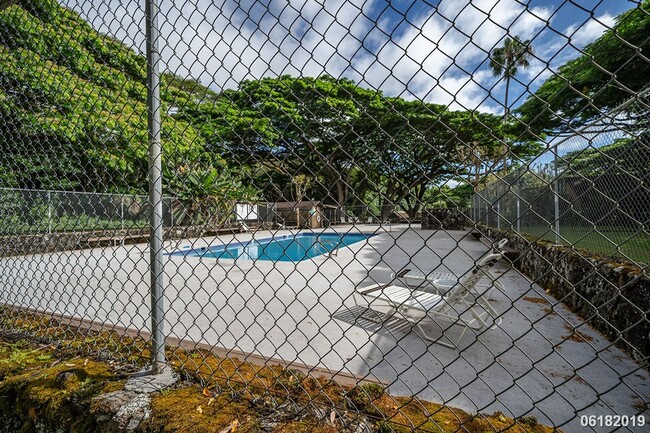 Building Photo - 3 BED 2 BATH 2 PARKING IN KANEOHE