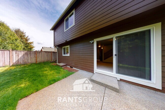 Building Photo - Spacious and Versatile Home in Sought-Afte...