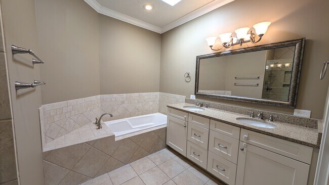 Building Photo - 252 S Glades Trail