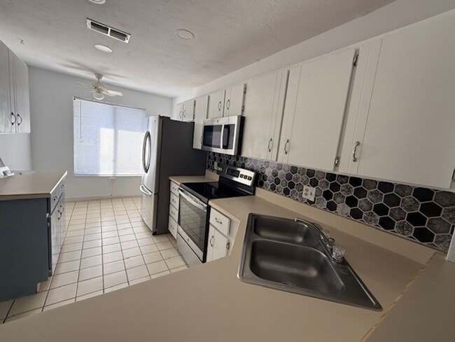 Building Photo - 150 Limewood Pl