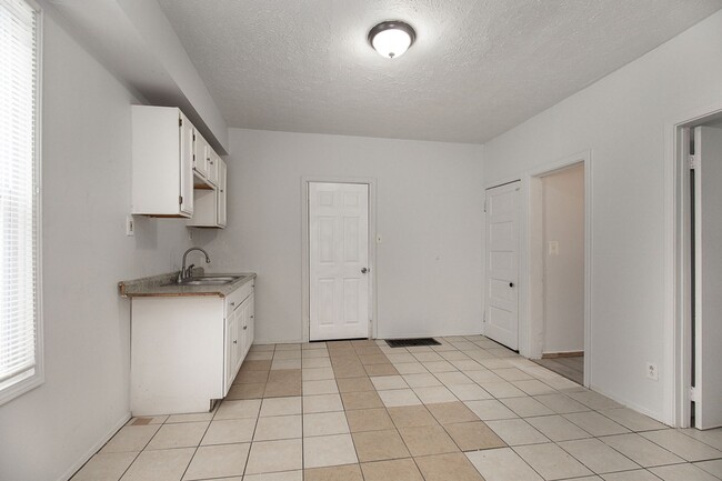 Building Photo - 3300 W 54th St