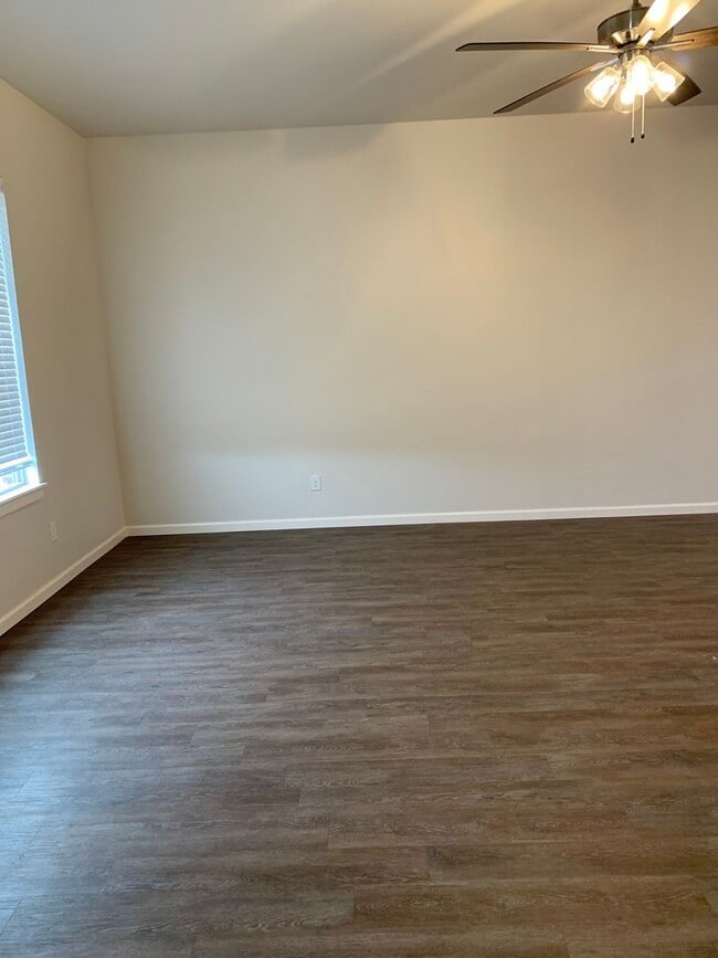 Building Photo - 3 bedroom, 2.5 bathroom, 2 car garage Gated Neighborhood