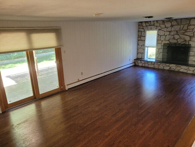 Building Photo - 36 Long Ridge Rd