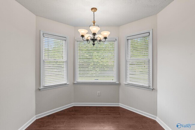 Building Photo - 1011 Sandy Springs Rd NW