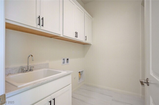 Building Photo - 555 Jerry Bird Ct