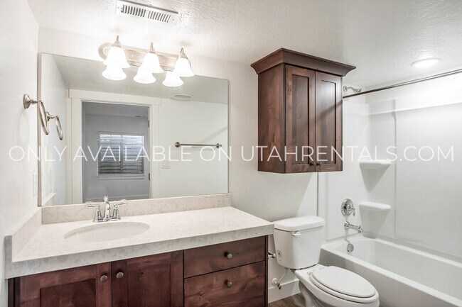 Building Photo - 1692 Aspen Loop