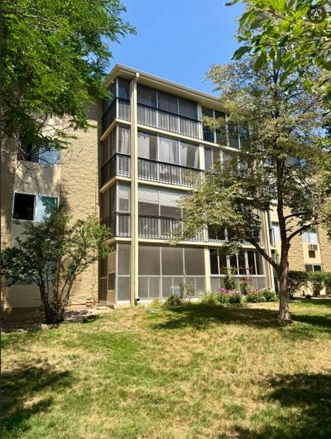 Building Photo - 3082 S Wheeling Way