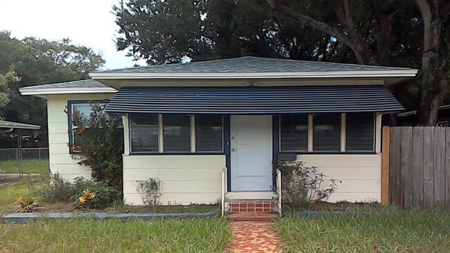 Primary Photo - 2543 38th Ave N