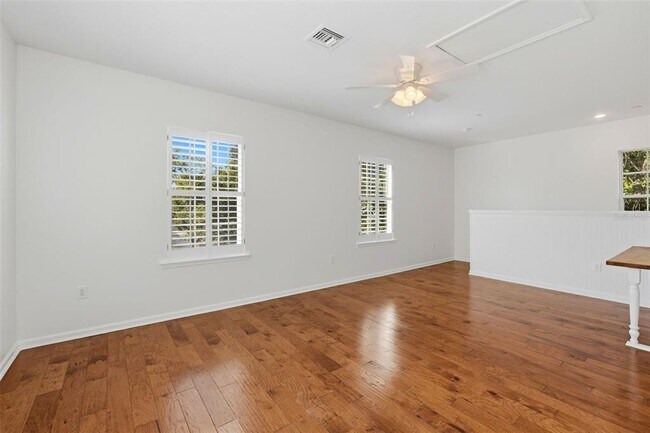 Building Photo - 815 Lake Evalyn Dr