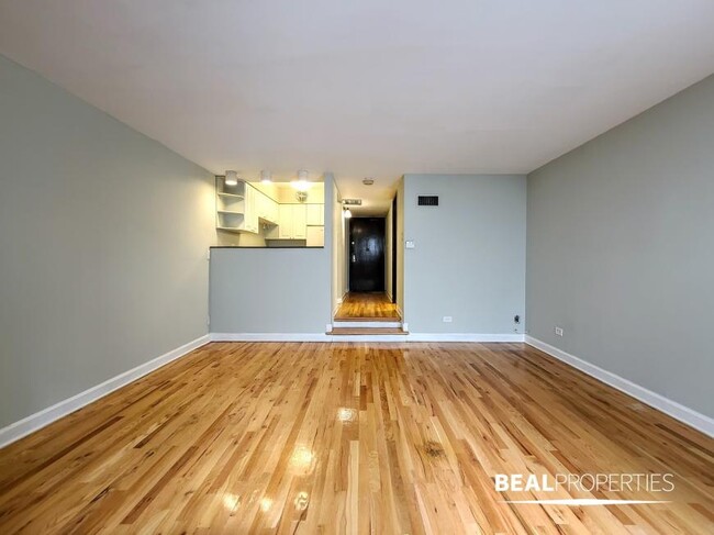 Building Photo - 0 bedroom in CHICAGO IL 60610
