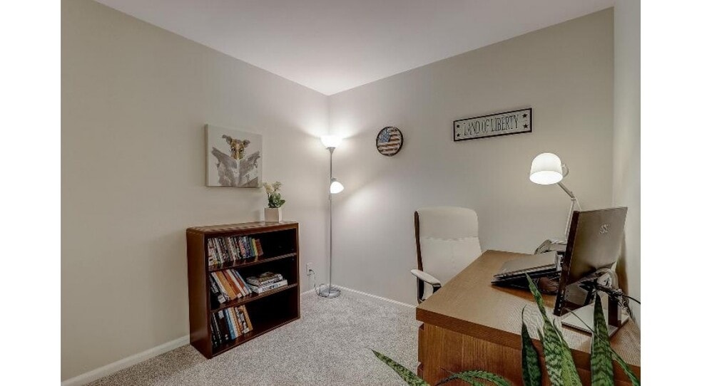 Office/den - 157 Linden Ln