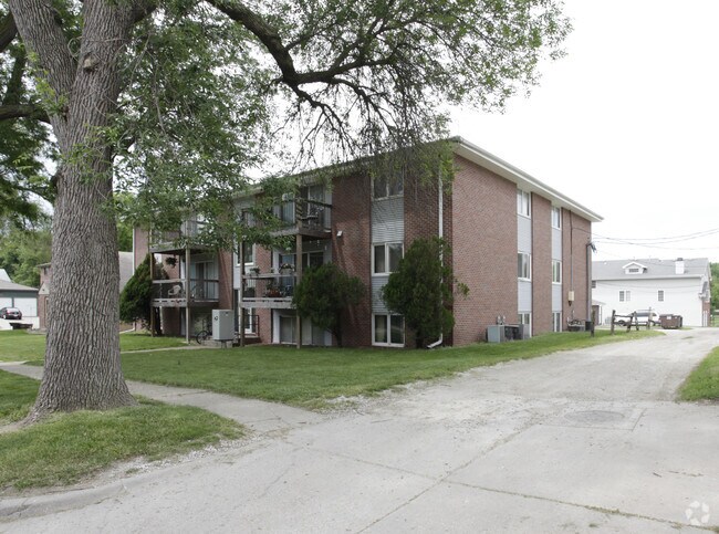 Building Photo - 3831 S 46th St
