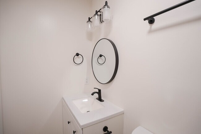 Building Photo - 821 W 167th St