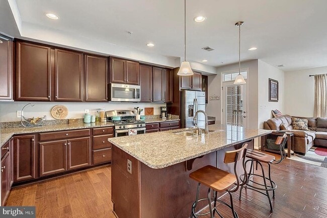 Building Photo - 7548 Brunson Cir